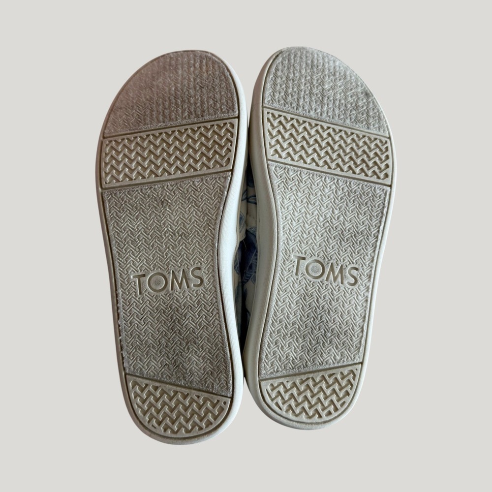 TOMS • Oceana Whale Slip On Shoes - Picture 3 of 5